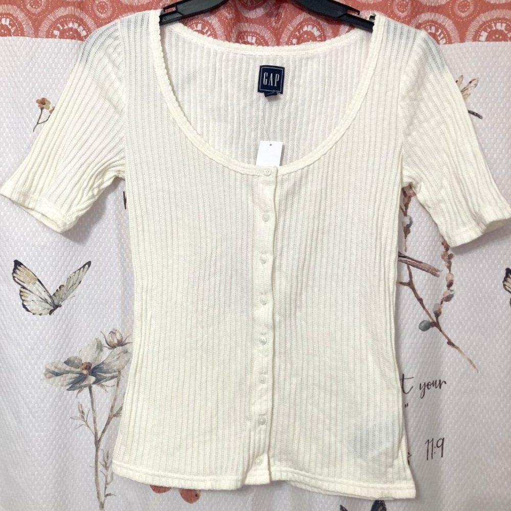 NEW WITH TAGS Gap Womens Button Up Ribbed Scoop Neck Size XS